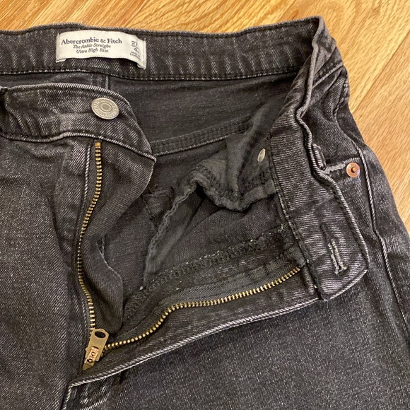 A&F The Ankle Straight Ultra High-Rise Jean in Ripped Black, Size 27 Short (4S) - Picture 7 of 12
